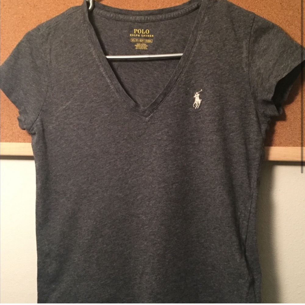 Grey Polo w/ white/cream horse 🖤🖤